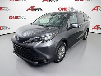 Certified 2025 Toyota Sienna XLE FWD video 4