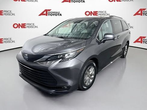 Certified 2025 Toyota Sienna XLE FWD image 4