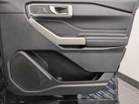 Certified 2022 Ford Explorer XLT w/ Equipment Group 202A image 27