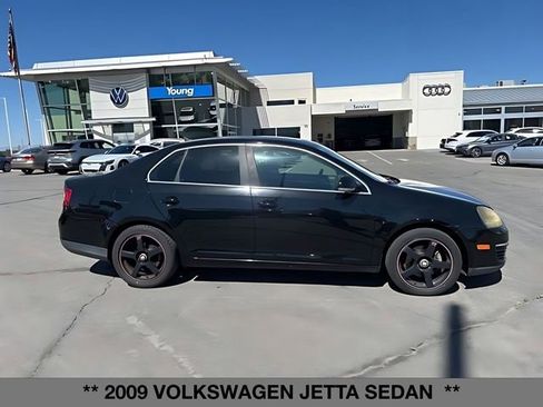 Used 2009 Volkswagen Jetta Sedan FWD image 2