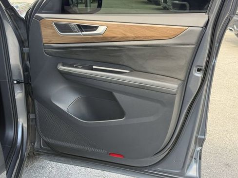 Used 2024 Volkswagen Atlas SE image 34