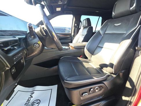 Used 2023 Cadillac Escalade Premium Luxury image 7