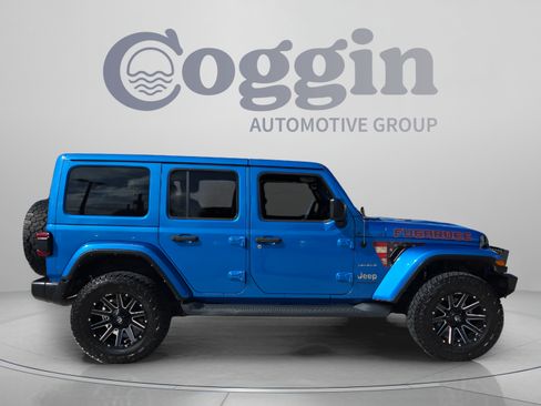 Used 2022 Jeep Wrangler Unlimited Sahara w/ LED Lighting Group AWD/4WD image 6