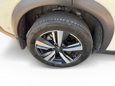 Used 2023 Nissan Rogue SL w/ SL Premium Package image 17