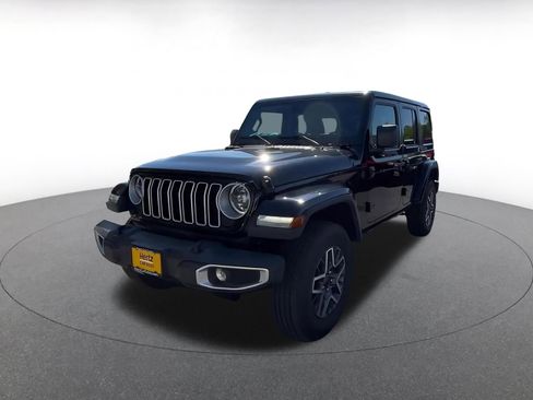 Used 2025 Jeep Wrangler Unlimited Sahara AWD/4WD image 7