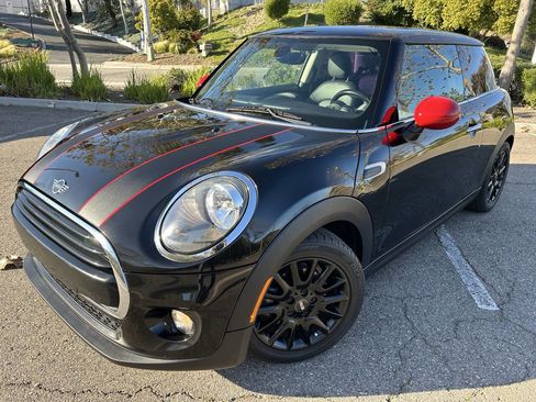 Used 2019 MINI Cooper 2-Door Hardtop image 1