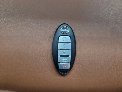 Used 2018 Nissan Rogue SL w/ Premium Package FWD image 32
