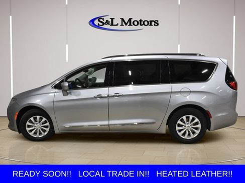 Used 2019 Chrysler Pacifica Touring-L w/ Advanced Safetytec Group FWD image 3