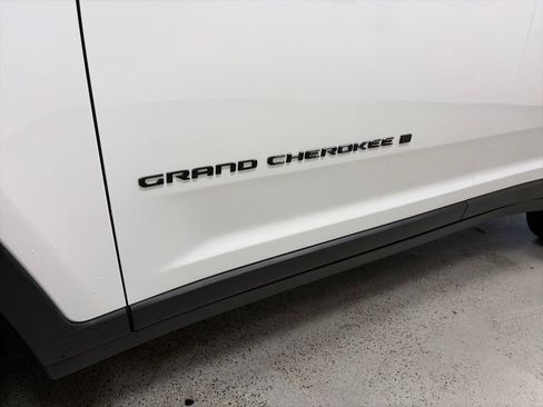 Used 2025 Jeep Grand Cherokee Limited w/ Black Appearance Package AWD/4WD image 31