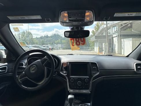 Used 2018 Jeep Grand Cherokee Limited w/ Luxury Group II AWD/4WD image 11