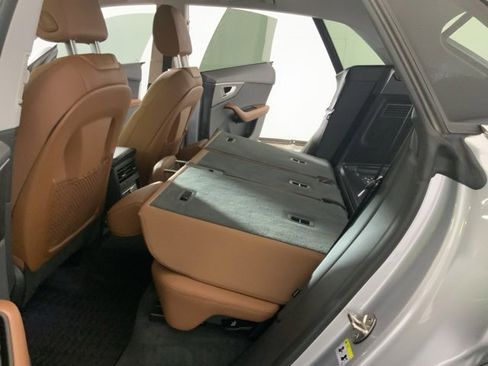 Used 2022 Audi Q8 Premium image 36