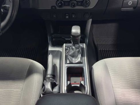 Used 2018 Toyota Tacoma SR5 RWD image 17