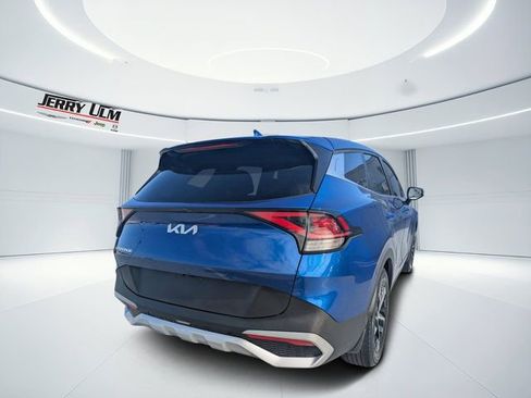 Used 2023 Kia Sportage EX image 3