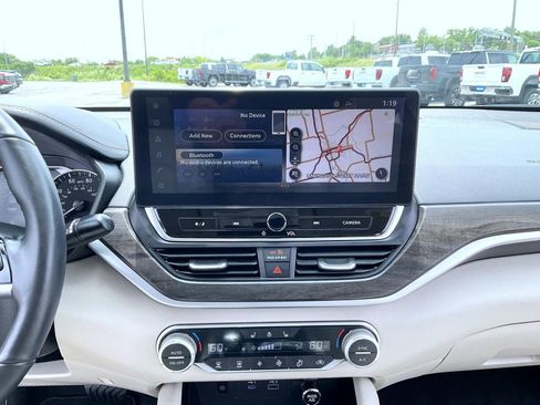 Used 2024 Nissan Altima 2.5 SL FWD image 13