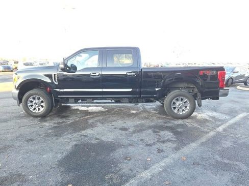 Used 2017 Ford F250 XLT w/ XLT Premium Package image 3