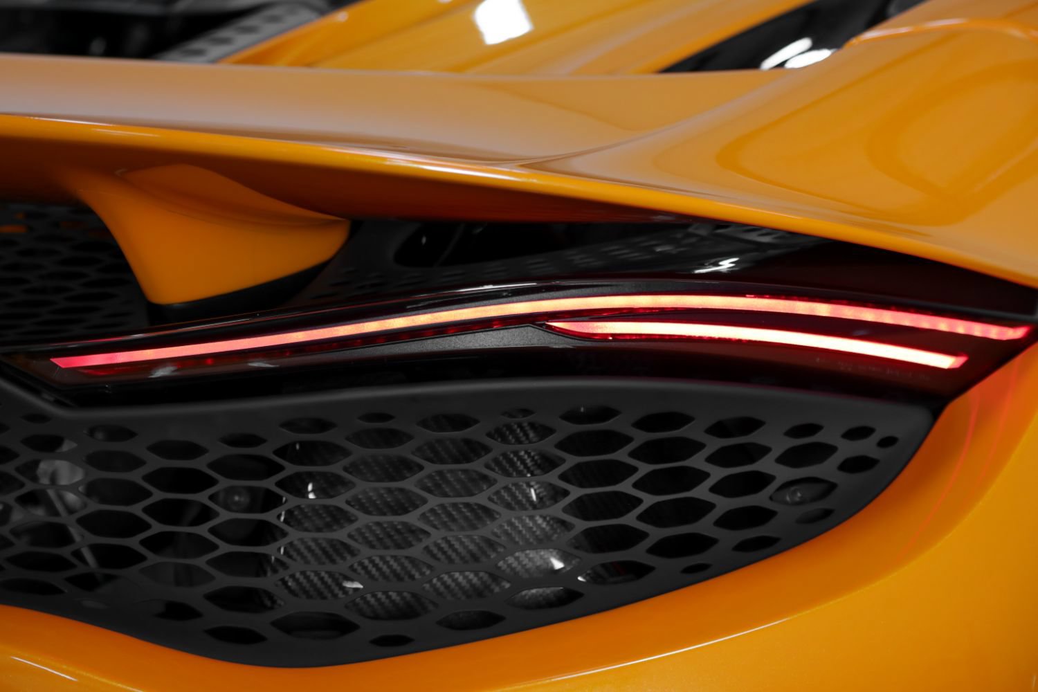 Used 2021 McLaren 765LT RWD image 26