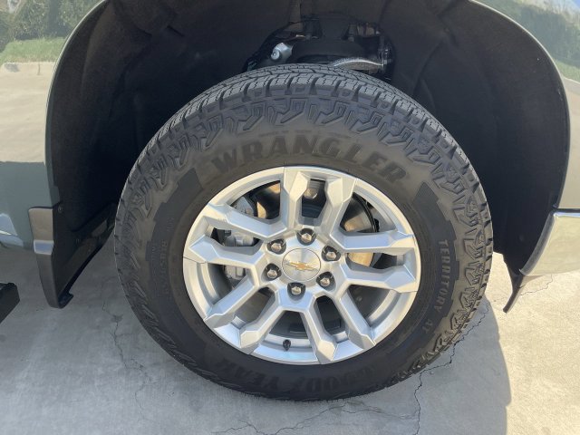 Used 2025 Chevrolet Silverado 1500 LT w/ Z71 Off-Road Package AWD/4WD image 33