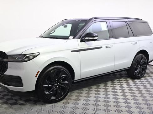 New 2026 Lincoln Navigator Black Label AWD/4WD image 2