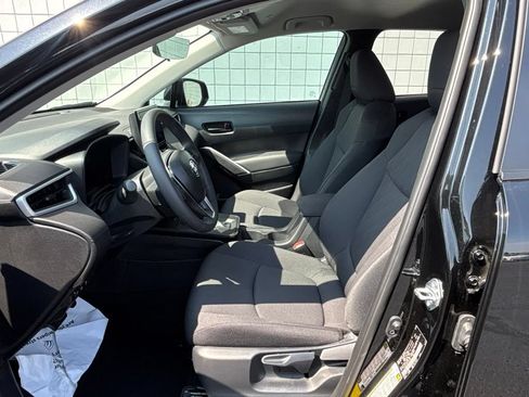 Used 2026 Toyota Corolla Cross LE FWD image 4
