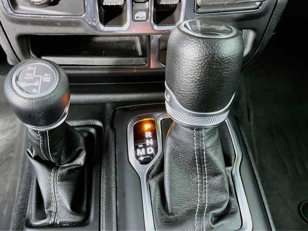 Used 2024 Jeep Wrangler Unlimited Sahara w/ Dual Top Group AWD/4WD image 24