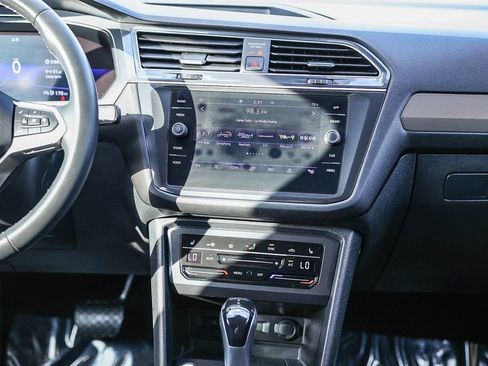 Used 2022 Volkswagen Tiguan SE image 18