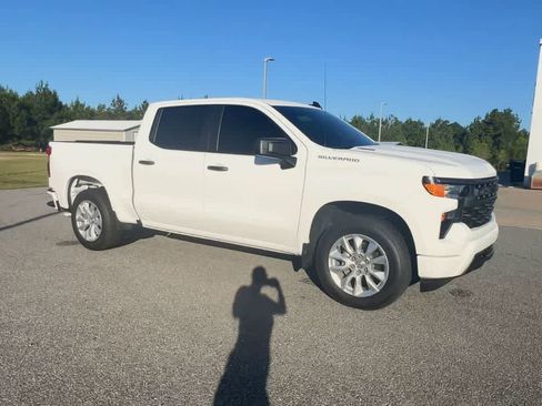 Used 2025 Chevrolet Silverado 1500 Custom image 2