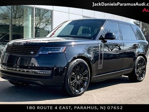 Used 2025 Land Rover Range Rover SE image 1