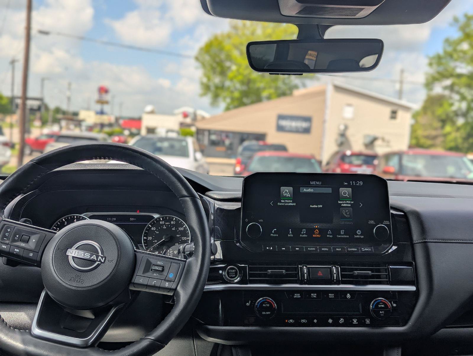 Used 2023 Nissan Pathfinder SL w/ SL Premium Package AWD/4WD image 3