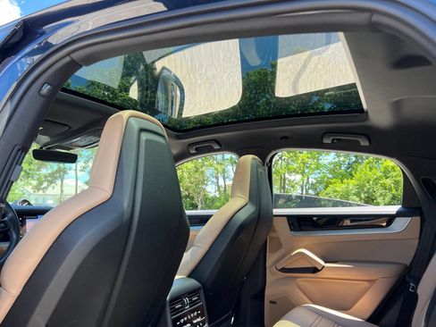 Certified 2024 Porsche Cayenne Coupe AWD/4WD image 22