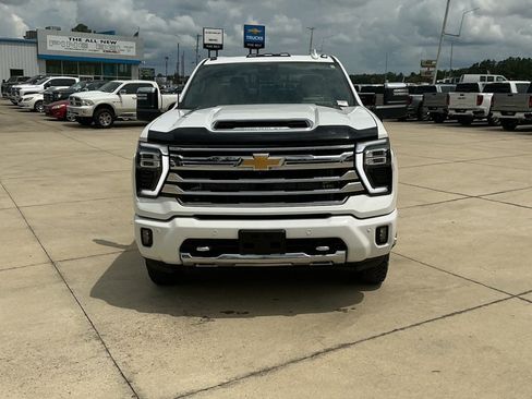 Used 2024 Chevrolet Silverado 3500 High Country w/ High Country Premium Package AWD/4WD image 2