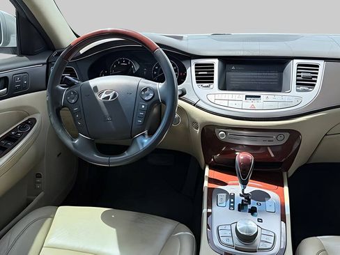 Used 2012 Hyundai Genesis 4.6 RWD image 14