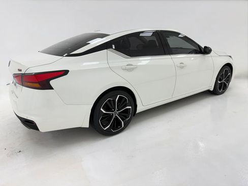 Used 2024 Nissan Altima 2.5 SR FWD image 41
