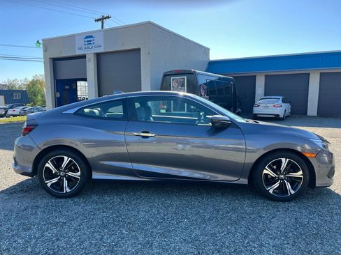 Used 2016 Honda Civic Touring image 4
