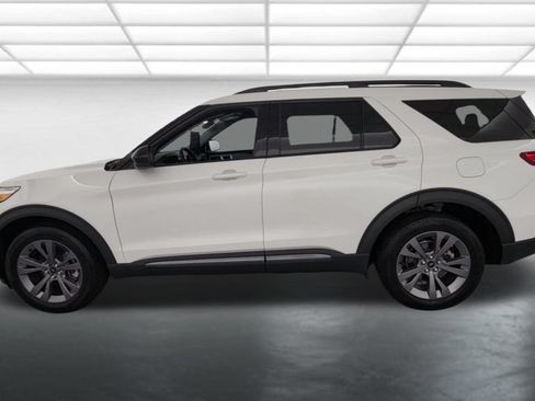 Used 2024 Ford Explorer XLT w/ Equipment Group 202A AWD/4WD image 6