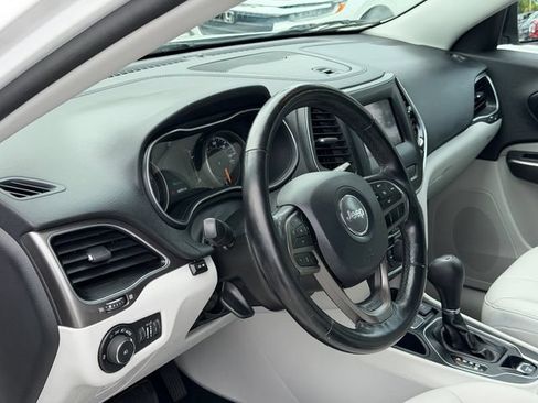 Used 2021 Jeep Cherokee Latitude Plus FWD image 14