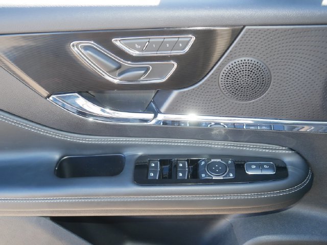 Used 2025 Lincoln Corsair AWD w/ Equipment Group 101A image 13