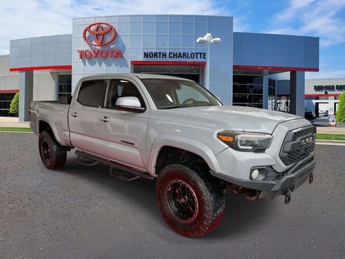 Used 2020 Toyota Tacoma SR5 image 1