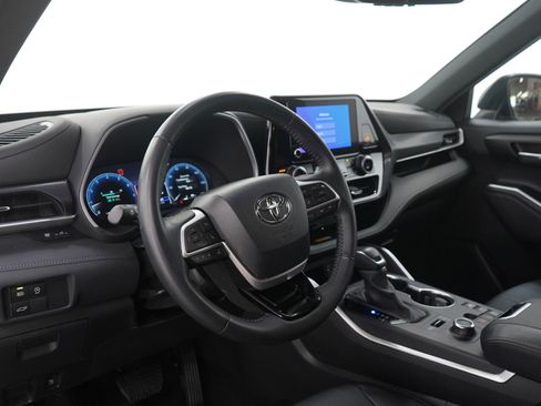 Used 2025 Toyota Highlander XSE AWD/4WD image 27
