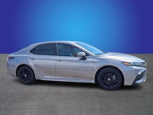 Used 2024 Toyota Camry SE FWD image 4