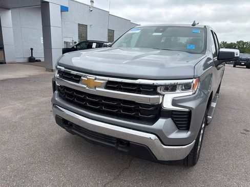 Used 2023 Chevrolet Silverado 1500 LT AWD/4WD image 4