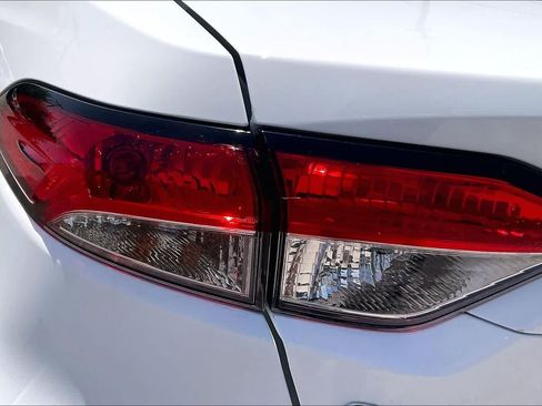 Used 2025 Toyota Corolla LE w/ LE Premium Package FWD image 27