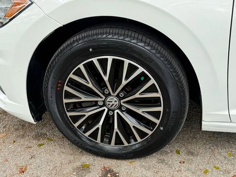 Used 2019 Volkswagen Jetta SEL w/ Cold Weather Package FWD image 28