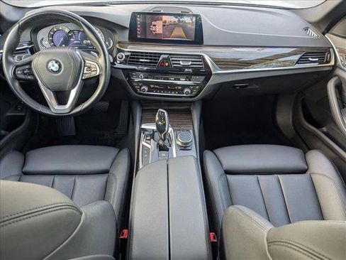 Used 2019 BMW 530e w/ Premium Package image 18