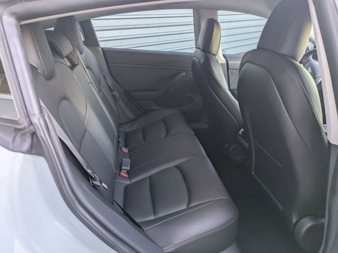 Used 2021 Tesla Model 3 Performance image 30