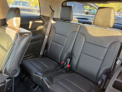 Used 2019 GMC Acadia Denali w/ Technology Package FWD image 32