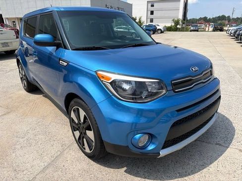 Used 2018 Kia Soul + FWD image 4