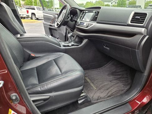 Used 2015 Toyota Highlander XLE FWD image 22