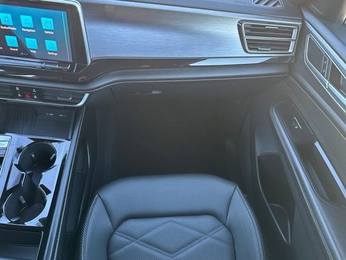 Used 2025 Volkswagen Atlas Cross Sport SE image 29