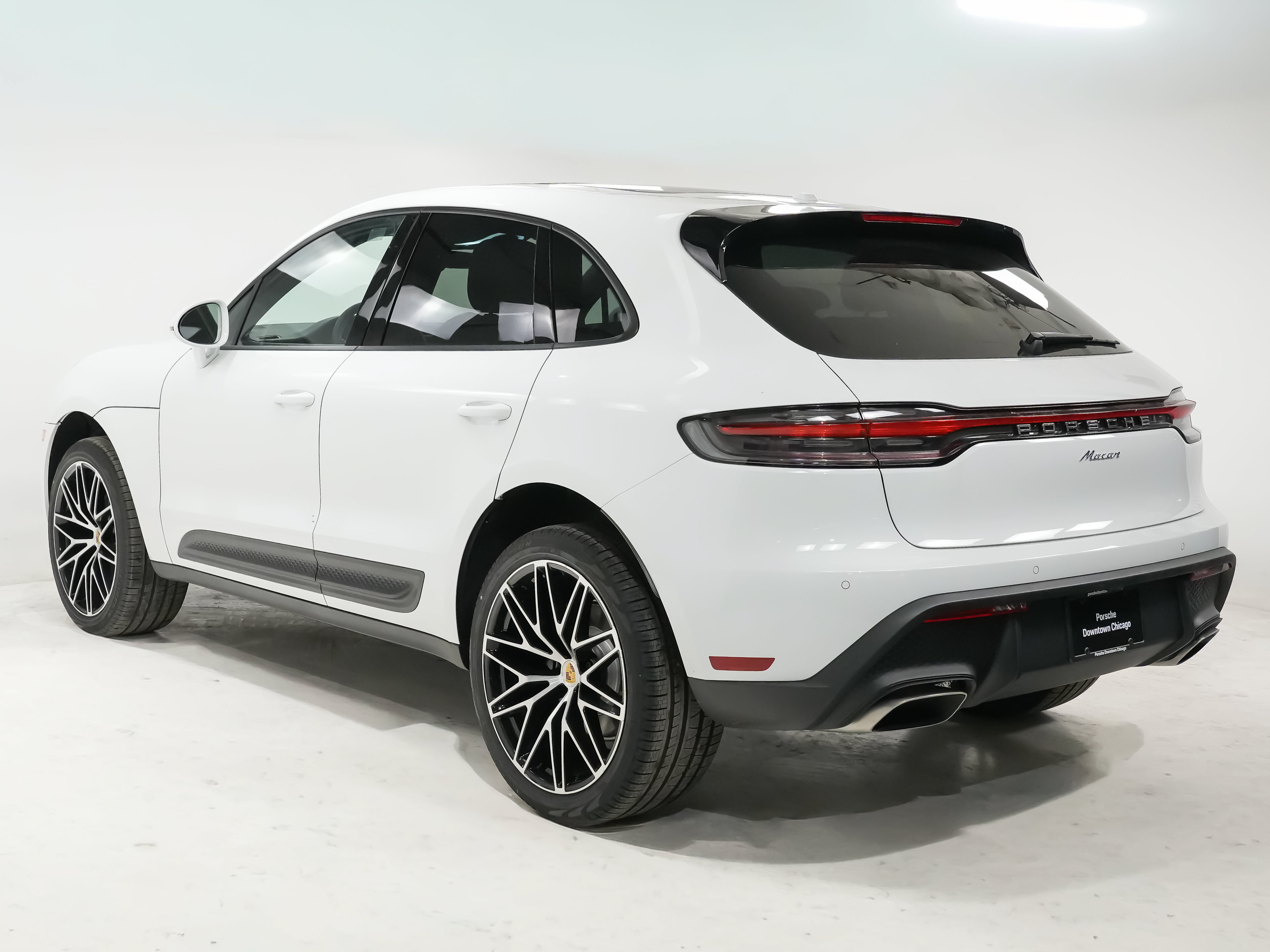 Certified 2026 Porsche Macan AWD/4WD image 3