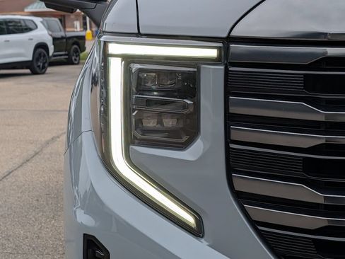 Used 2024 GMC Sierra 1500 AT4 w/ Technology Package AWD/4WD image 3